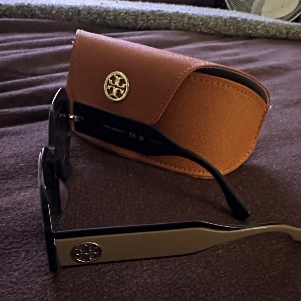 Tory Burch Black Sunglasses with Brown Case - Picture 2 of 3